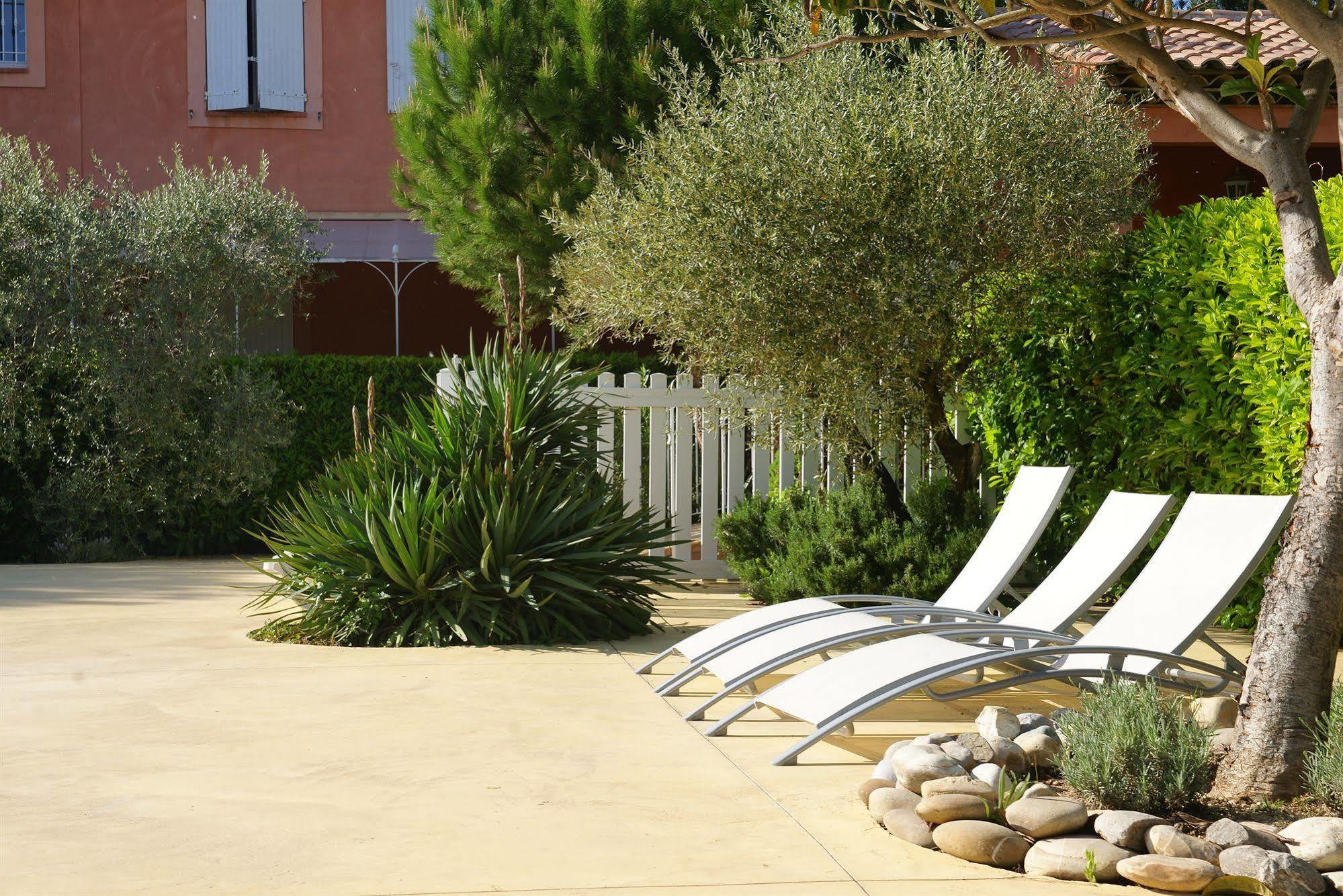Logis Hotel & Restaurant L'Etape Bouc Bel Air - Gardanne Екстер'єр фото
