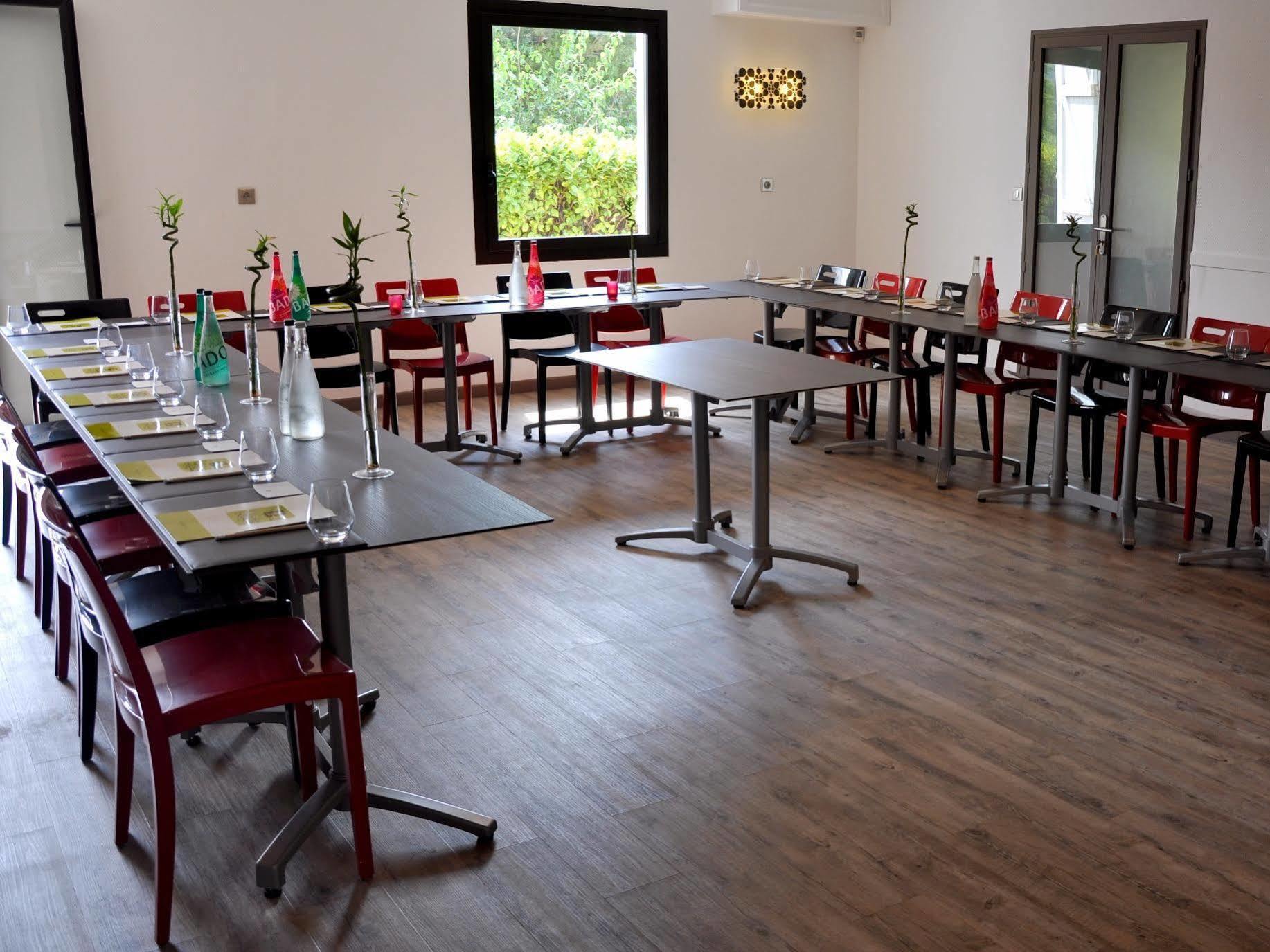Logis Hotel & Restaurant L'Etape Bouc Bel Air - Gardanne Екстер'єр фото