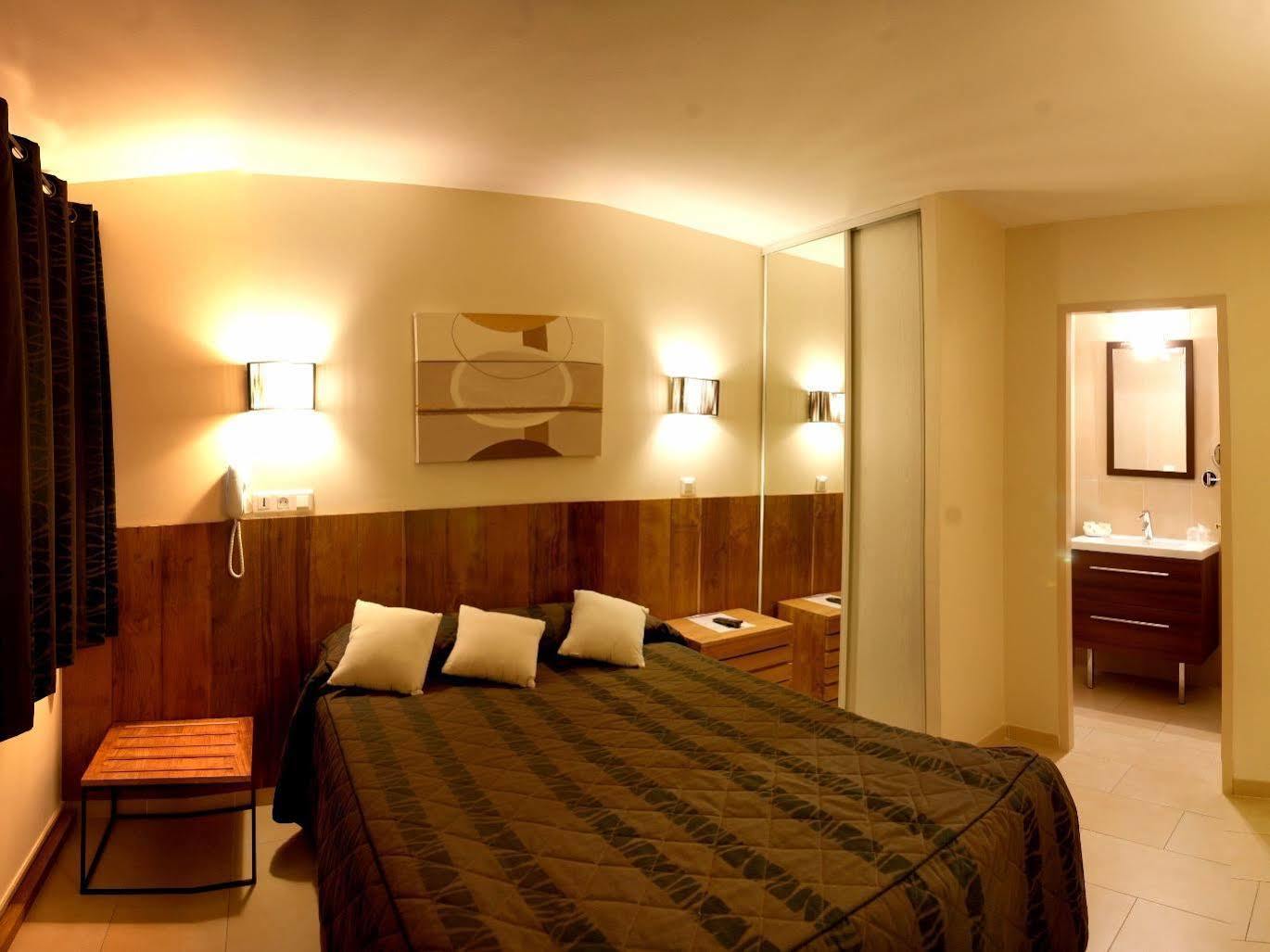 Logis Hotel & Restaurant L'Etape Bouc Bel Air - Gardanne Екстер'єр фото